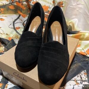 Clark’s “Narine Flora” Black Suede Pumps